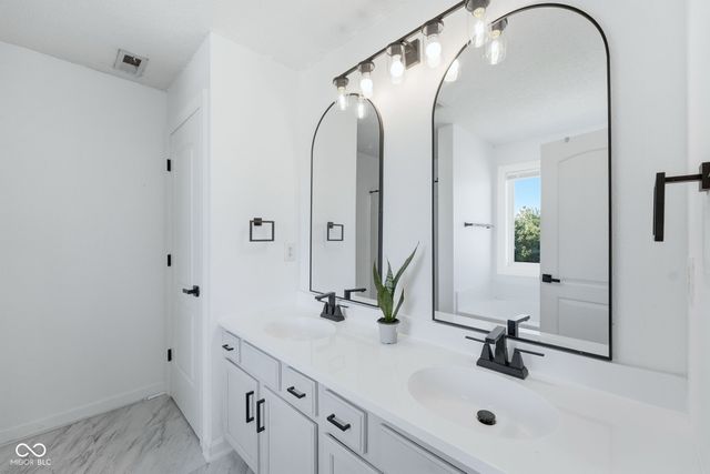 9704 Gull Lake Drive, Indianapolis, IN 46239