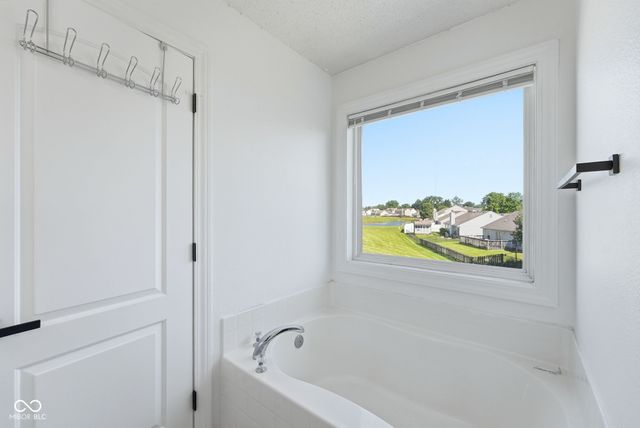 9704 Gull Lake Drive, Indianapolis, IN 46239