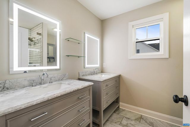 114 CHAMBERLAIN DR, Staunton, VA 24401