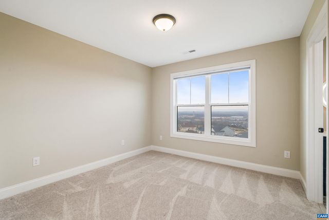 114 CHAMBERLAIN DR, Staunton, VA 24401