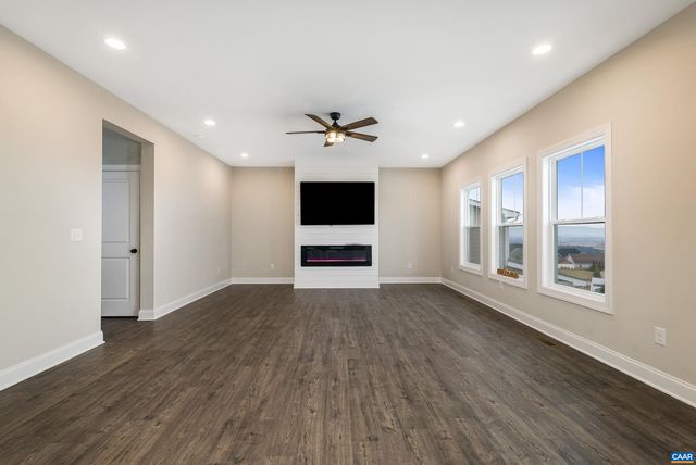 114 CHAMBERLAIN DR, Staunton, VA 24401