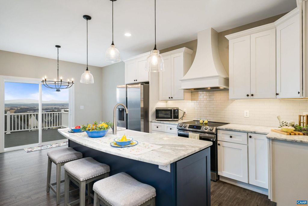 114 CHAMBERLAIN DR, Staunton, VA 24401