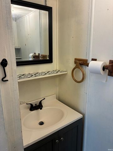 120 E Swartzel Avenue, Vincennes, IN 47591