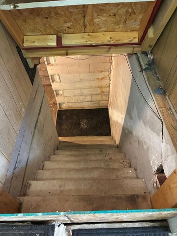 120 E Swartzel Avenue, Vincennes, IN 47591