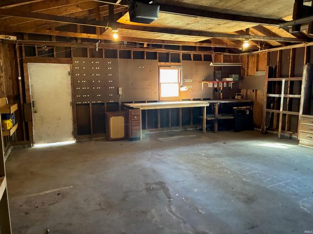 120 E Swartzel Avenue, Vincennes, IN 47591