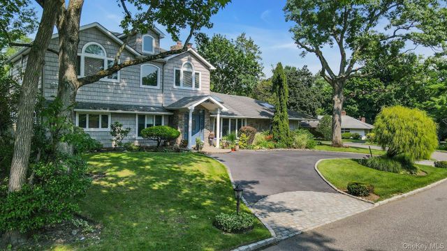 18 Regent Place, Roslyn, NY 11576