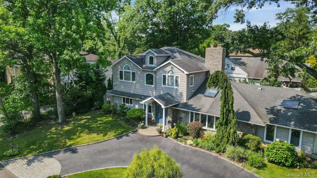 18 Regent Place, Roslyn, NY 11576
