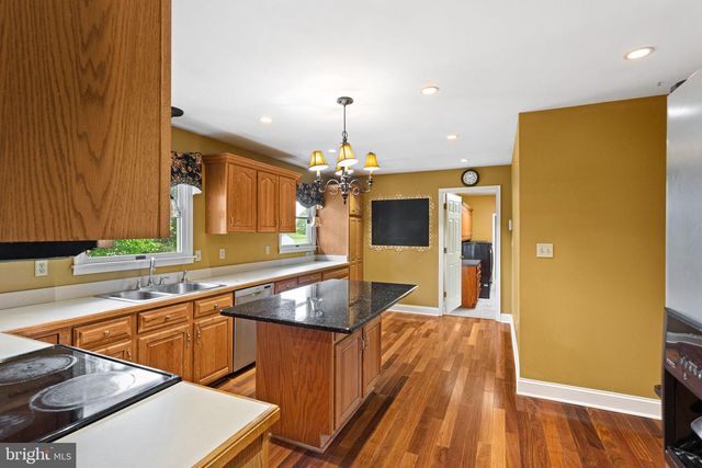 6 MELISSA LANE, Pilesgrove, NJ 08098