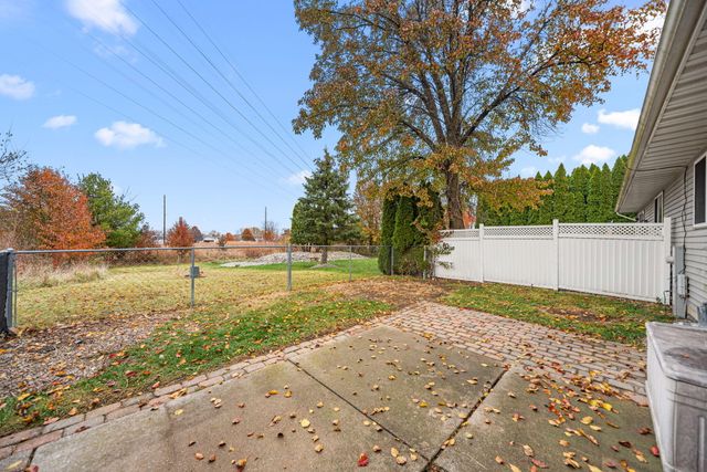 5012 W 92nd Avenue, Crown Point, IN 46307