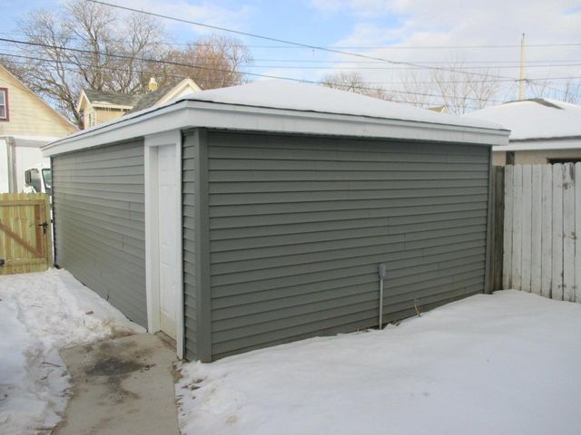 3741 N 25th STREET, Milwaukee, WI 53206