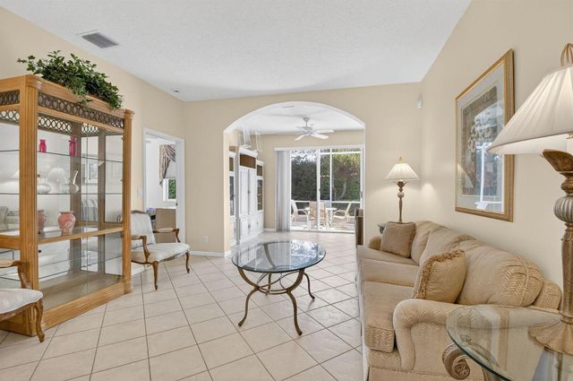 10612 Royal Caribbean Circle, Boynton Beach, FL 33437