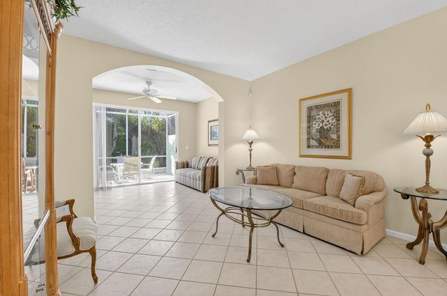 10612 Royal Caribbean Circle, Boynton Beach, FL 33437