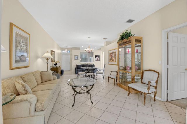 10612 Royal Caribbean Circle, Boynton Beach, FL 33437