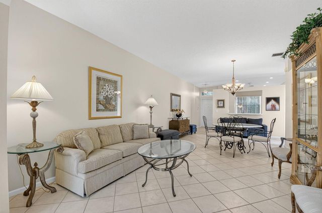 10612 Royal Caribbean Circle, Boynton Beach, FL 33437