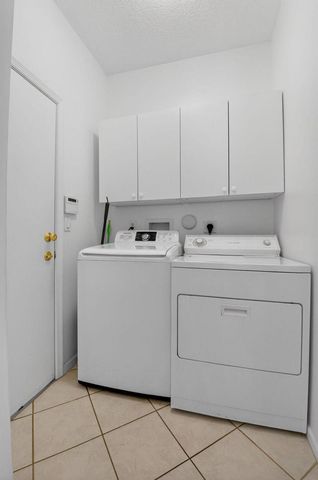 10612 Royal Caribbean Circle, Boynton Beach, FL 33437