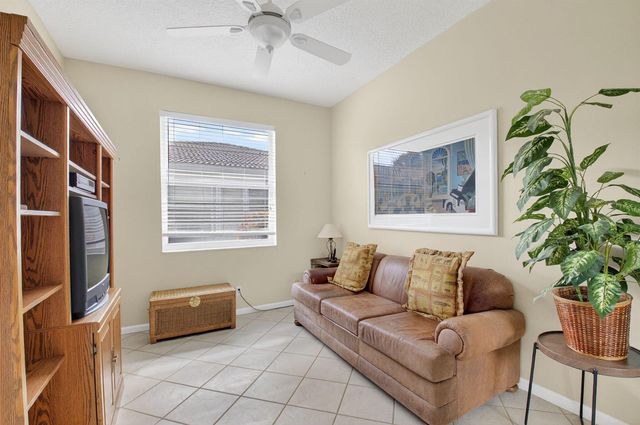 10612 Royal Caribbean Circle, Boynton Beach, FL 33437