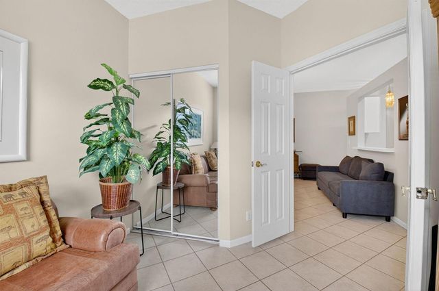 10612 Royal Caribbean Circle, Boynton Beach, FL 33437