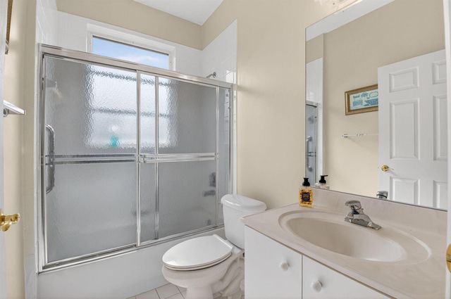 10612 Royal Caribbean Circle, Boynton Beach, FL 33437