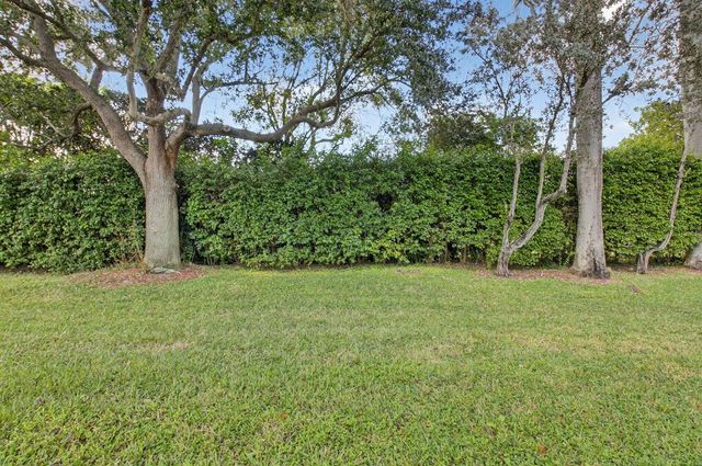 10612 Royal Caribbean Circle, Boynton Beach, FL 33437