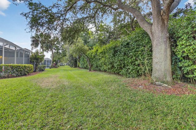 10612 Royal Caribbean Circle, Boynton Beach, FL 33437