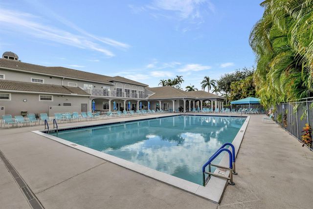 10612 Royal Caribbean Circle, Boynton Beach, FL 33437