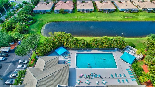 10612 Royal Caribbean Circle, Boynton Beach, FL 33437