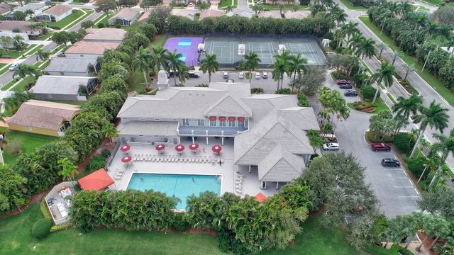 10612 Royal Caribbean Circle, Boynton Beach, FL 33437