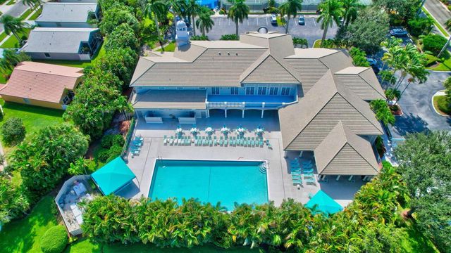 10612 Royal Caribbean Circle, Boynton Beach, FL 33437
