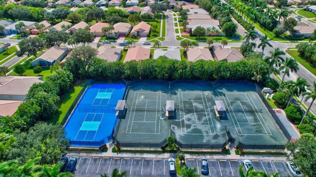10612 Royal Caribbean Circle, Boynton Beach, FL 33437