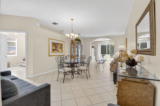 10612 Royal Caribbean Circle, Boynton Beach, FL 33437