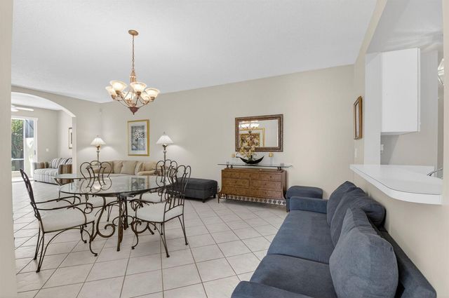 10612 Royal Caribbean Circle, Boynton Beach, FL 33437