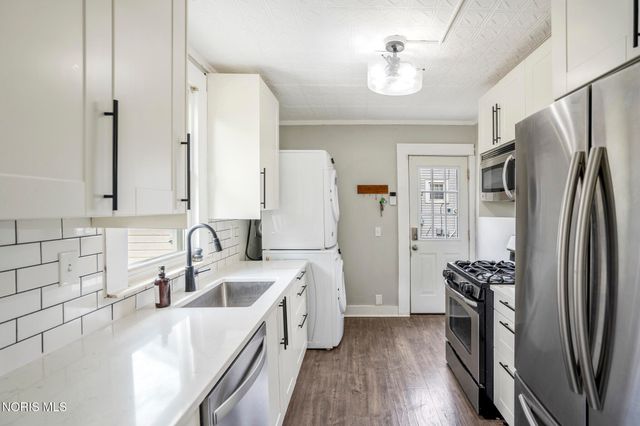 715 Carew Lane, Maumee, OH 43537