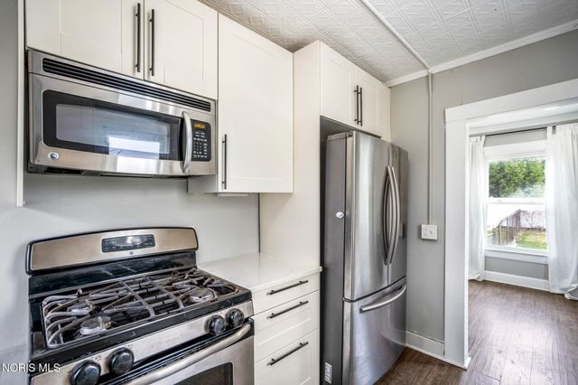 715 Carew Lane, Maumee, OH 43537