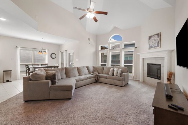 118 Red Pine Drive, Red Oak, TX 75154