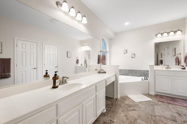 118 Red Pine Drive, Red Oak, TX 75154