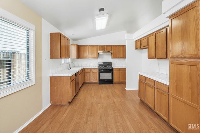 11518 Show Ring Lane, Bakersfield, CA 93312