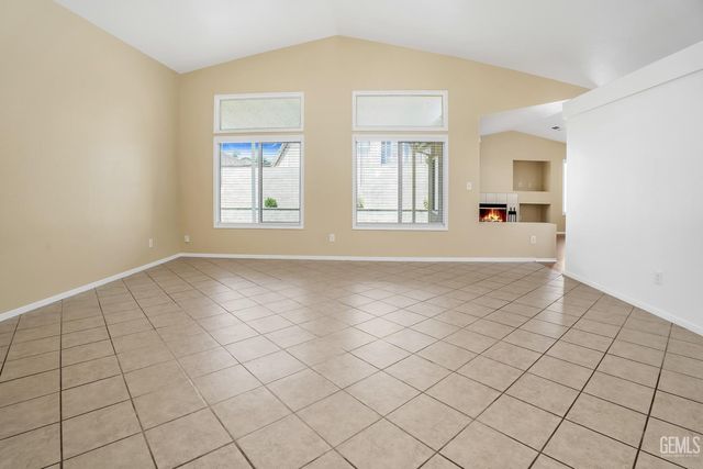 11518 Show Ring Lane, Bakersfield, CA 93312