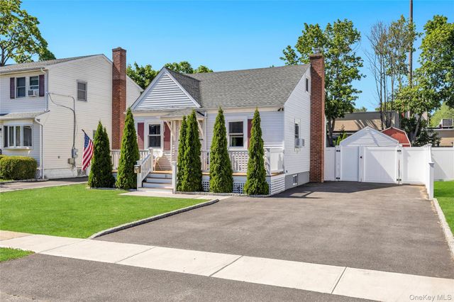 11 Irving Place, Islip Terrace, NY 11752