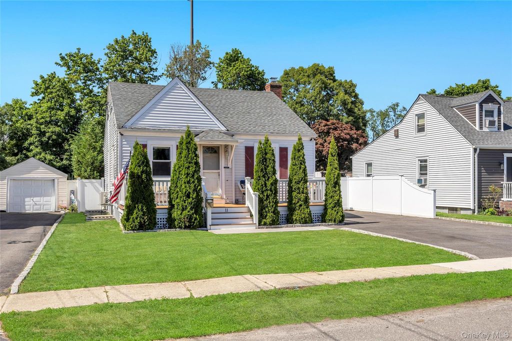 11 Irving Place, Islip Terrace, NY 11752