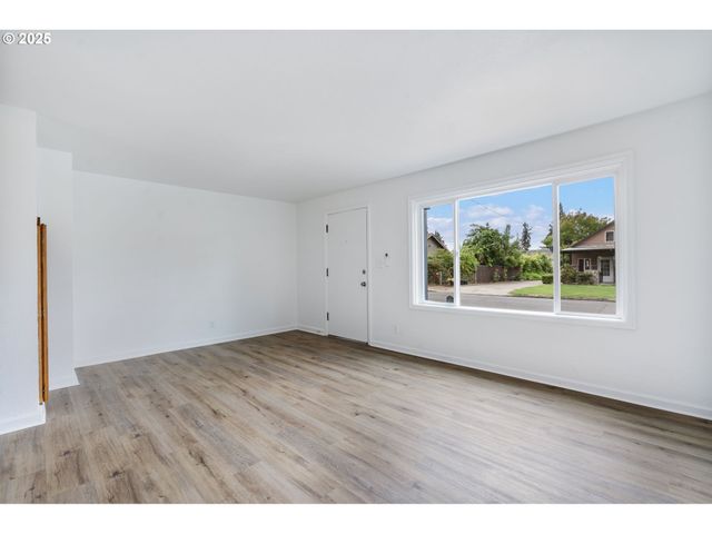 815 Ne 14TH St, Mc Minnville, OR 97128