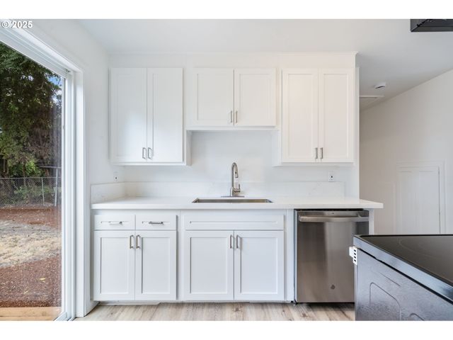 815 Ne 14TH St, Mc Minnville, OR 97128