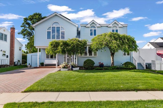 38 Hayden Drive, Bethpage, NY 11714