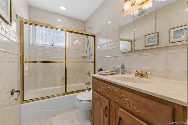 38 Hayden Drive, Bethpage, NY 11714