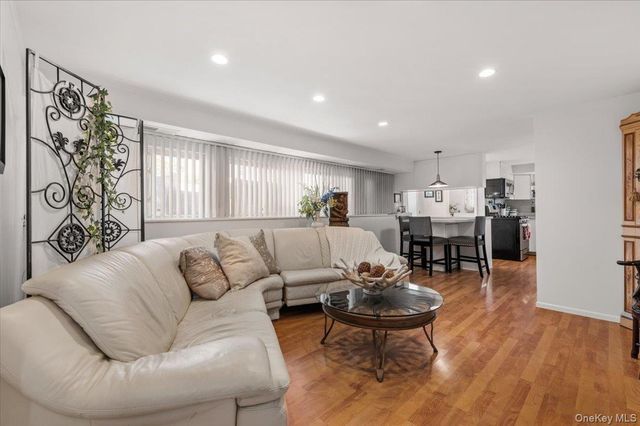38 Hayden Drive, Bethpage, NY 11714