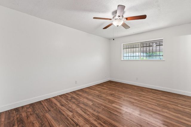 1645 Loughborough Dr, Merced, CA 95348