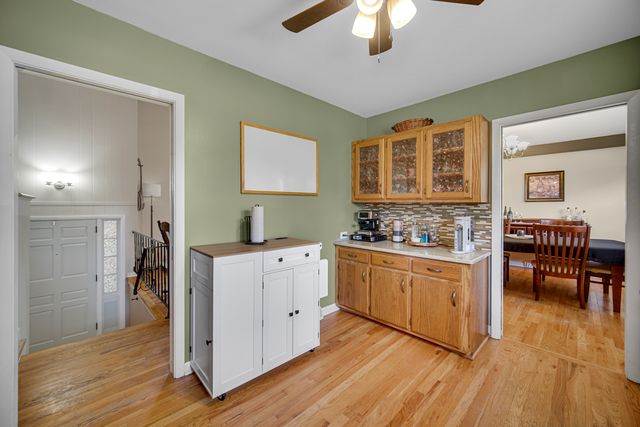 205 Sharon Drive, Sleepy Hollow, IL 60118