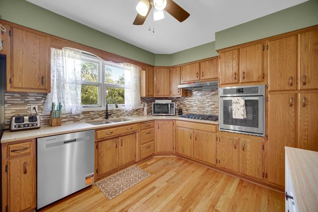 205 Sharon Drive, Sleepy Hollow, IL 60118