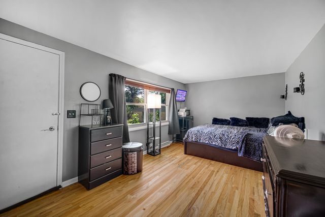 205 Sharon Drive, Sleepy Hollow, IL 60118