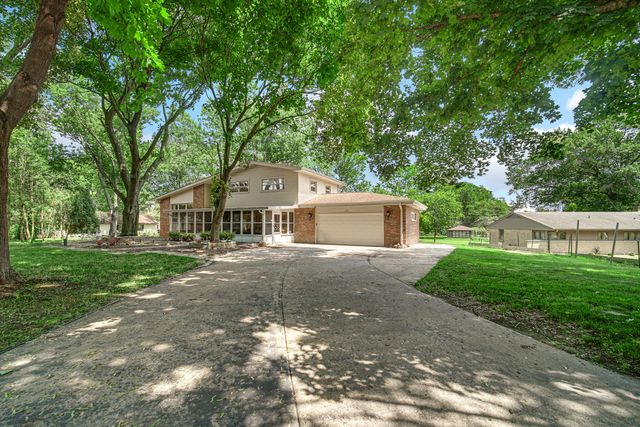 205 Sharon Drive, Sleepy Hollow, IL 60118