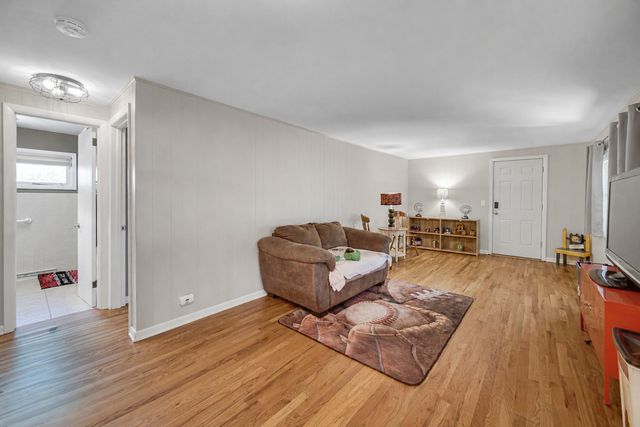 205 Sharon Drive, Sleepy Hollow, IL 60118
